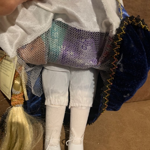 Vtg Heirloom Collection porcelain doll 17” - Picture 4 of 6